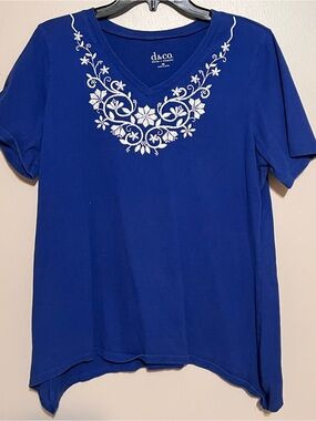 d.e.c.o. Royal Blue V-Neck Tee with White Floral Embroidery